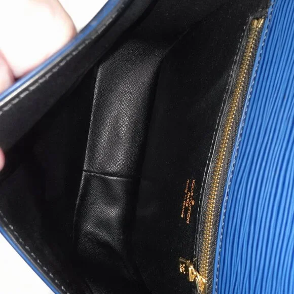 Louis Vuitton Blue Epi Leather Crossbody Bag – Authentic - Picture 5 of 5